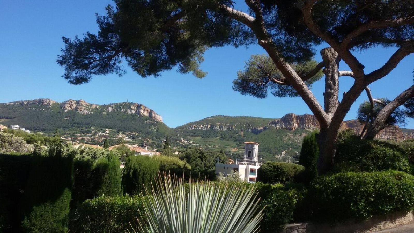 Cassis Centre- Entre Falaise Et Port Apartment Luaran gambar