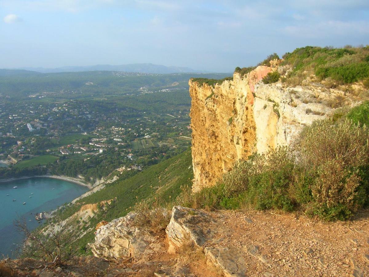 Cassis Centre- Entre Falaise Et Port Apartment Luaran gambar